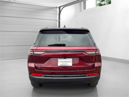 2025 Jeep Grand Cherokee Laredo