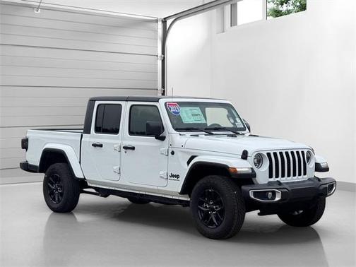 2023 Jeep Gladiator Sport