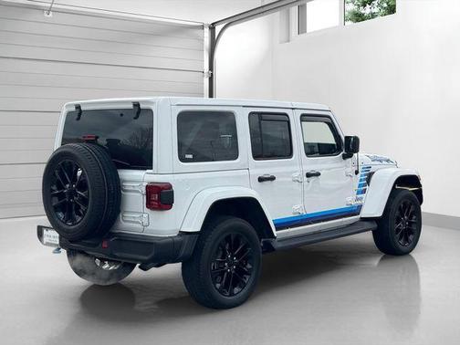 Bright White Clearcoat 2023 Jeep Wrangler 4xe Sahara