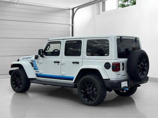 Bright White Clearcoat 2023 Jeep Wrangler 4xe Sahara