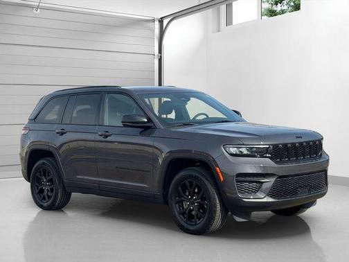2024 Jeep Grand Cherokee Laredo