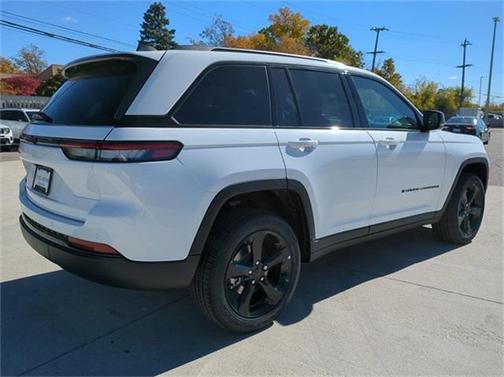 2025 Jeep Grand Cherokee Laredo