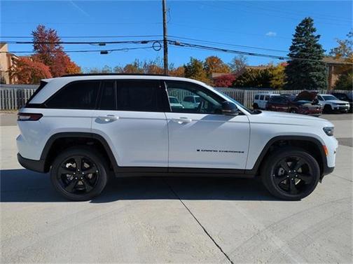 2025 Jeep Grand Cherokee Laredo