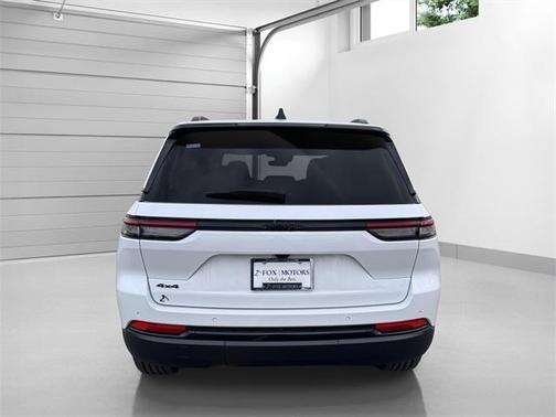 2025 Jeep Grand Cherokee Laredo