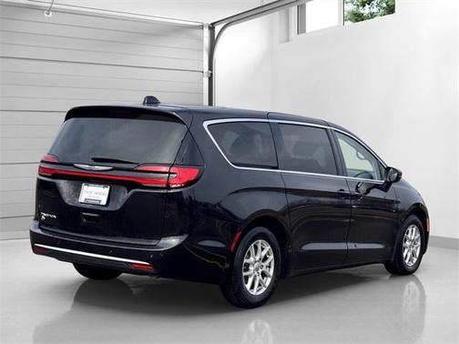 2023 Chrysler Pacifica Touring-L