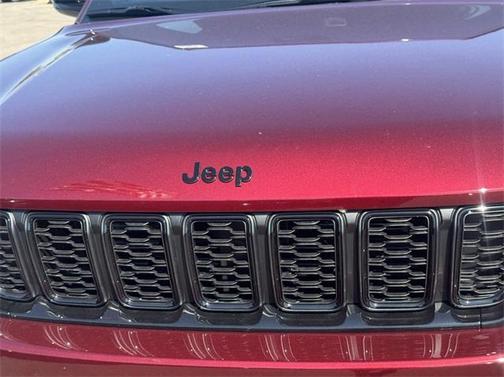 2025 Jeep Grand Cherokee Laredo