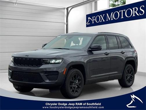 2025 Jeep Grand Cherokee Laredo