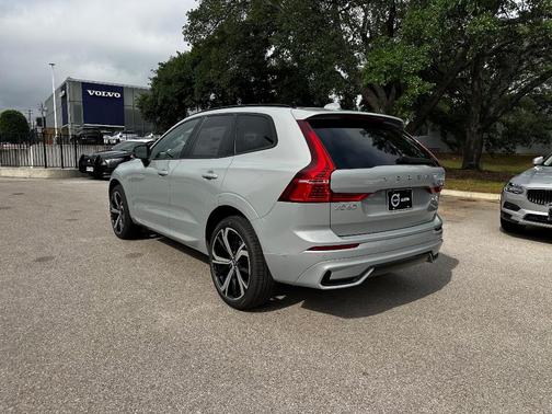 2025 Volvo XC60 B5 Ultra