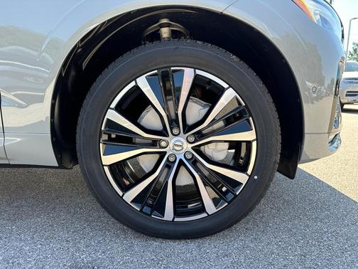 2025 Volvo XC60 B5 Plus