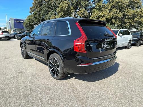 2025 Volvo XC90 B5 Plus