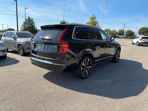 2025 Volvo XC90 B5 Plus