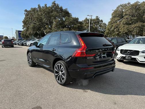 2025 Volvo XC60 B5 Plus