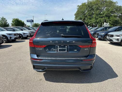 2025 Volvo XC60 B5 Plus