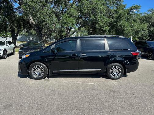 2020 Toyota Sienna XLE Premium