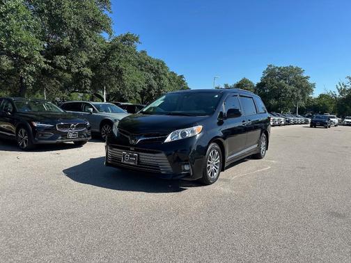 2020 Toyota Sienna XLE Premium