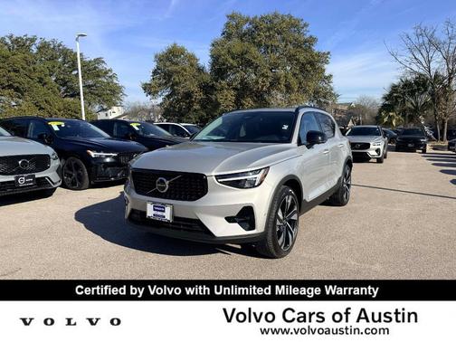 2025 Volvo XC40 B5 Plus Dark Theme