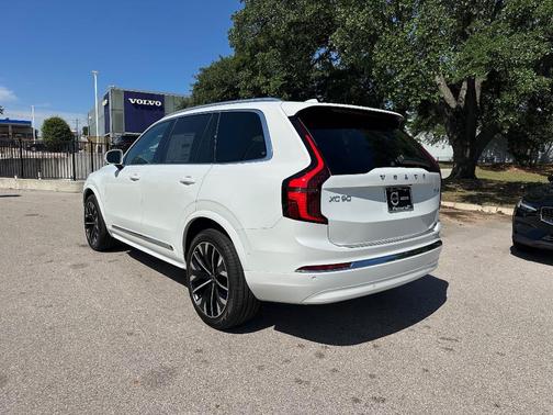 2025 Volvo XC90 B6 Plus 7-Seater