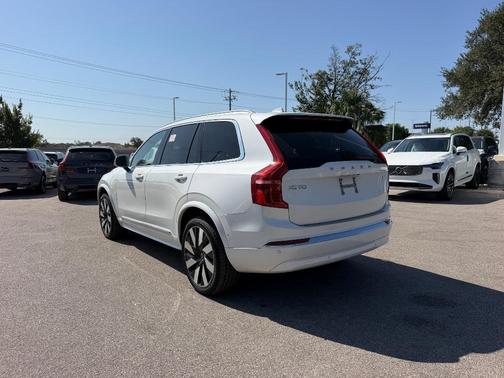 Crystal White 2024 Volvo XC90 Recharge Plug-In Hybrid T8 Ultimate 6-Seater