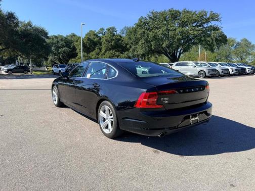 2019 Volvo S90 T5 Momentum