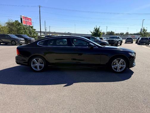2019 Volvo S90 T5 Momentum