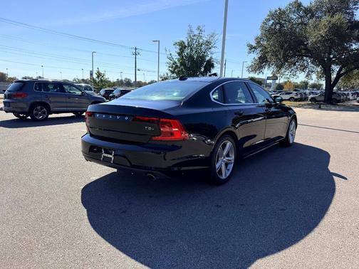 2019 Volvo S90 T5 Momentum