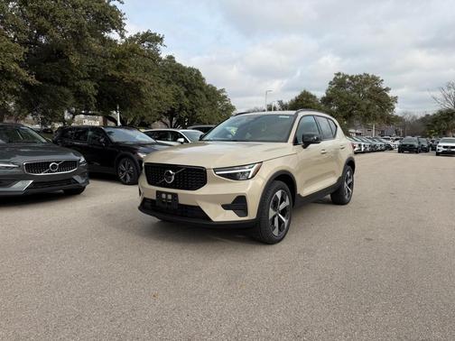 2026 Volvo XC40 B5 Core