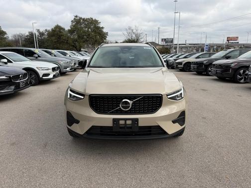 2026 Volvo XC40 B5 Core