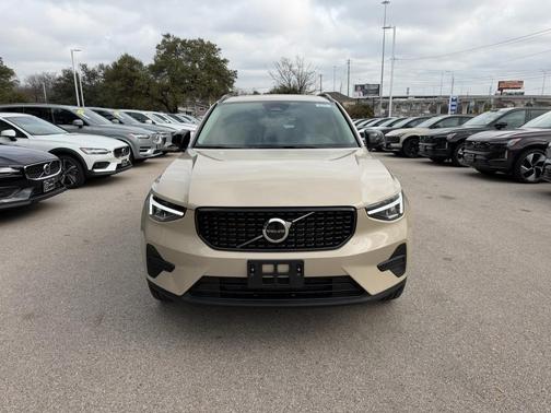 2026 Volvo XC40 B5 Core