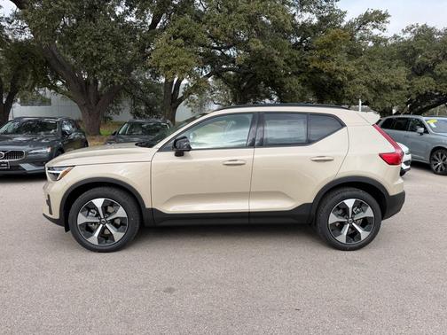 2026 Volvo XC40 B5 Core