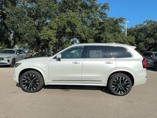 2025 Volvo XC90 Plug-In Hybrid T8 Plus 7-Seater