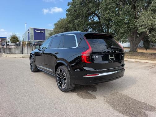 Onyx Black 2027 Volvo XC90 B6 Plus 6-Seater