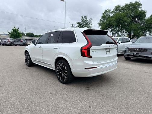 Crystal White Pearl 2025 Volvo XC90 B5 2025.5 PLUS