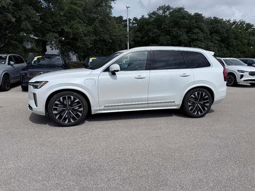 Crystal White 2026 Volvo XC90 Plug-In Hybrid T8 Ultra 7-Seater