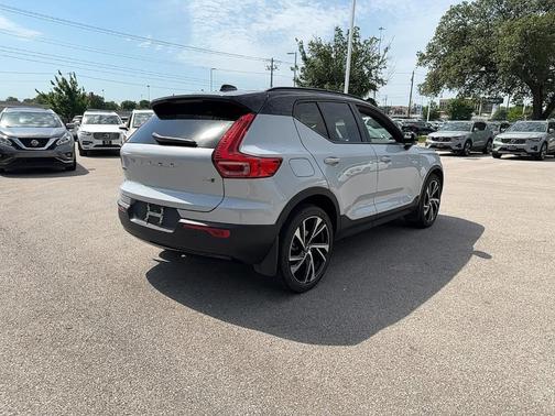2021 Volvo XC40 T5 R-Design