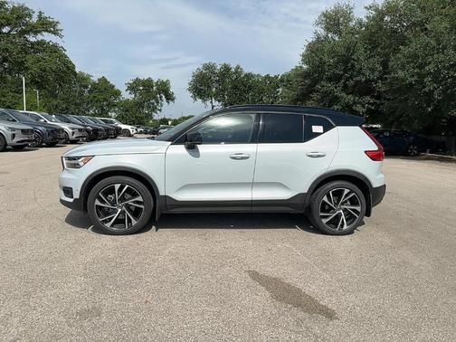 2021 Volvo XC40 T5 R-Design