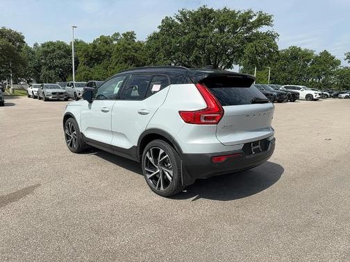 2021 Volvo XC40 T5 R-Design