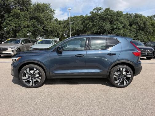 Denim Blue 2026 Volvo XC40 B5 Ultra