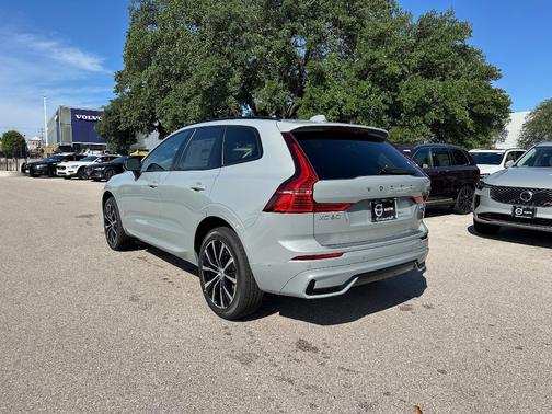 2025 Volvo XC60 B5 Plus
