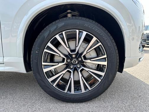 2025 Volvo XC90 Plug-In Hybrid T8 Plus 7-Seater