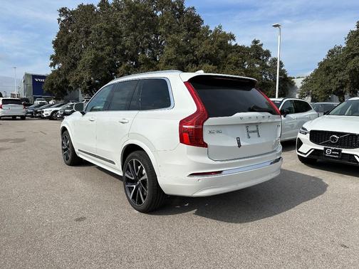 2025 Volvo XC90 B5 Plus