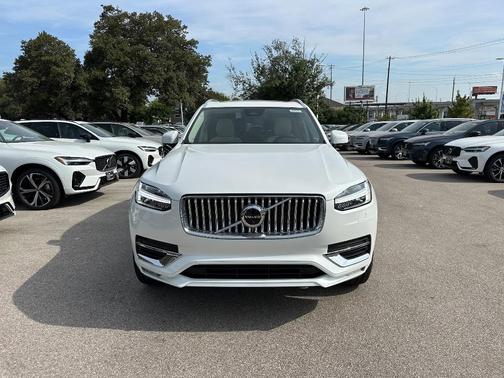 2025 Volvo XC90 B5 Plus