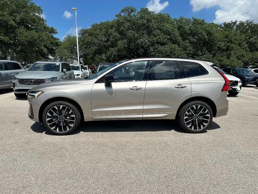 2026 Volvo XC60 B5 ULTRA