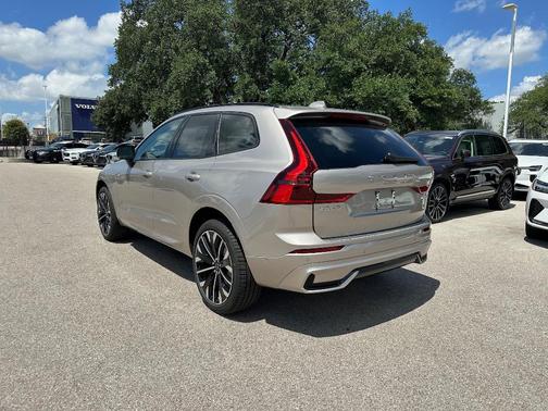 2026 Volvo XC60 B5 ULTRA
