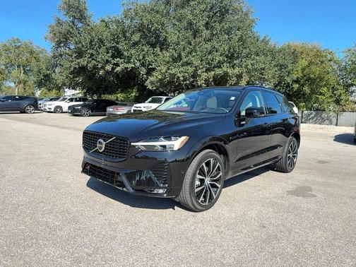 2023 Volvo XC60 B5 Plus Dark Theme