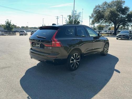 2023 Volvo XC60 B5 Plus Dark Theme