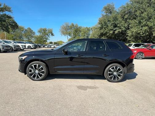 2023 Volvo XC60 B5 Plus Dark Theme