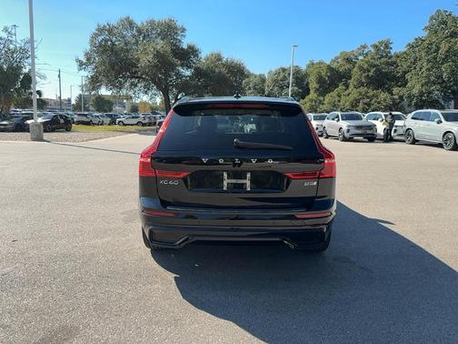 2023 Volvo XC60 B5 Plus Dark Theme