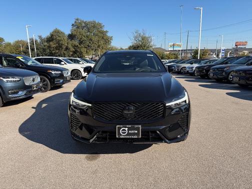 2026 Volvo XC60 B5 Ultra Black Edition