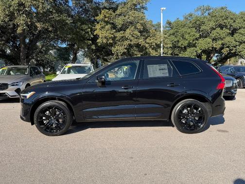 2026 Volvo XC60 B5 Ultra Black Edition