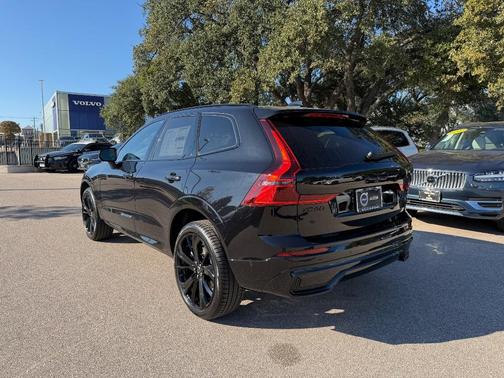 2026 Volvo XC60 B5 Ultra Black Edition